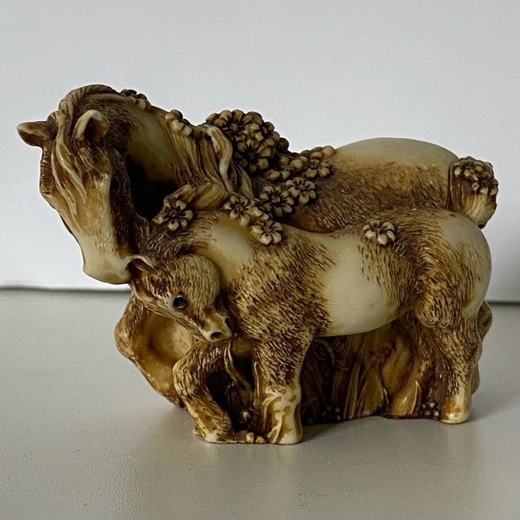 Horse Trinket Box Mare Mom With Baby Signed E Vincent Gallo 95 Floral Cast Resin - Picture 1 of 16